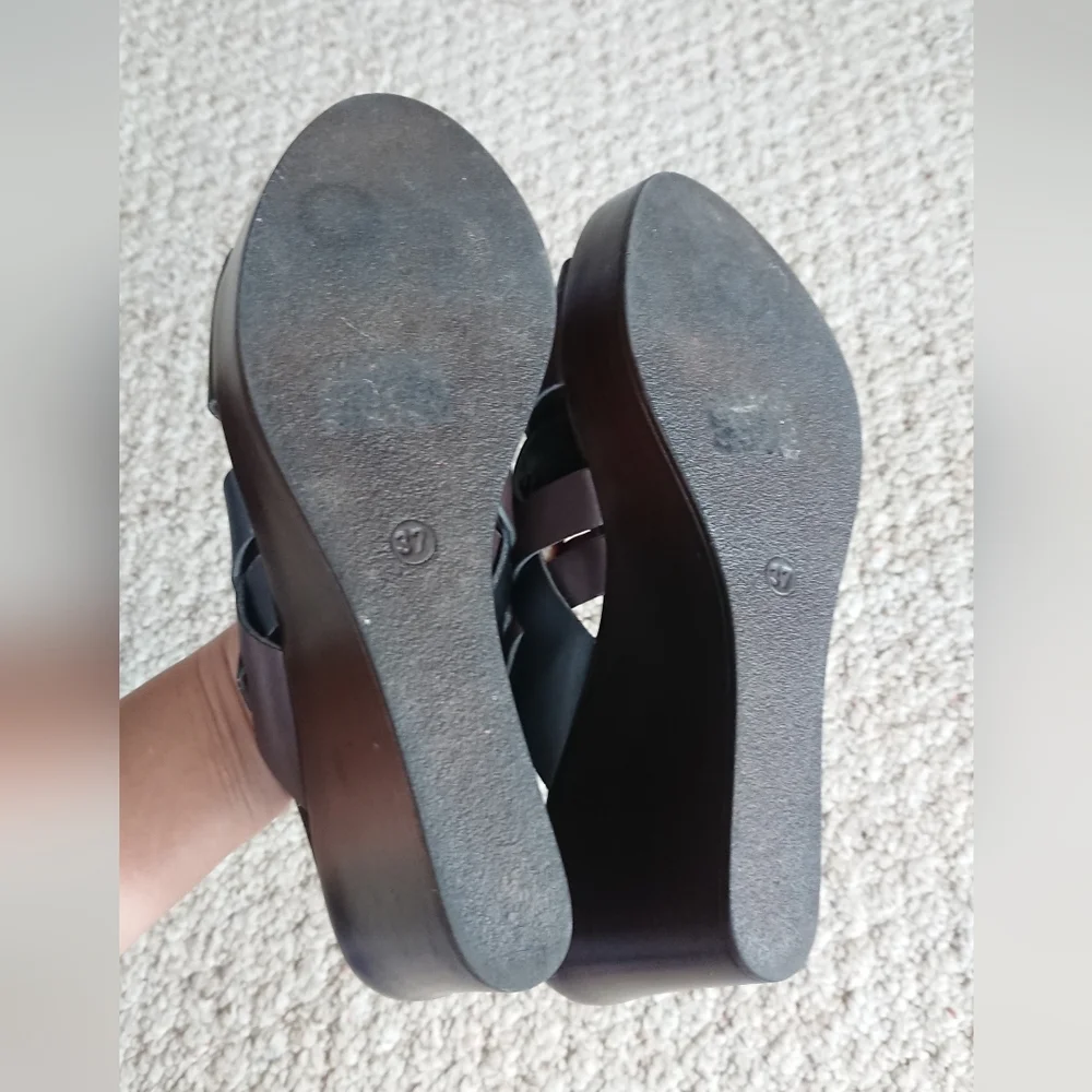 Ron White Rapisardi Onyx Leather Wedge Sandal size 6.5